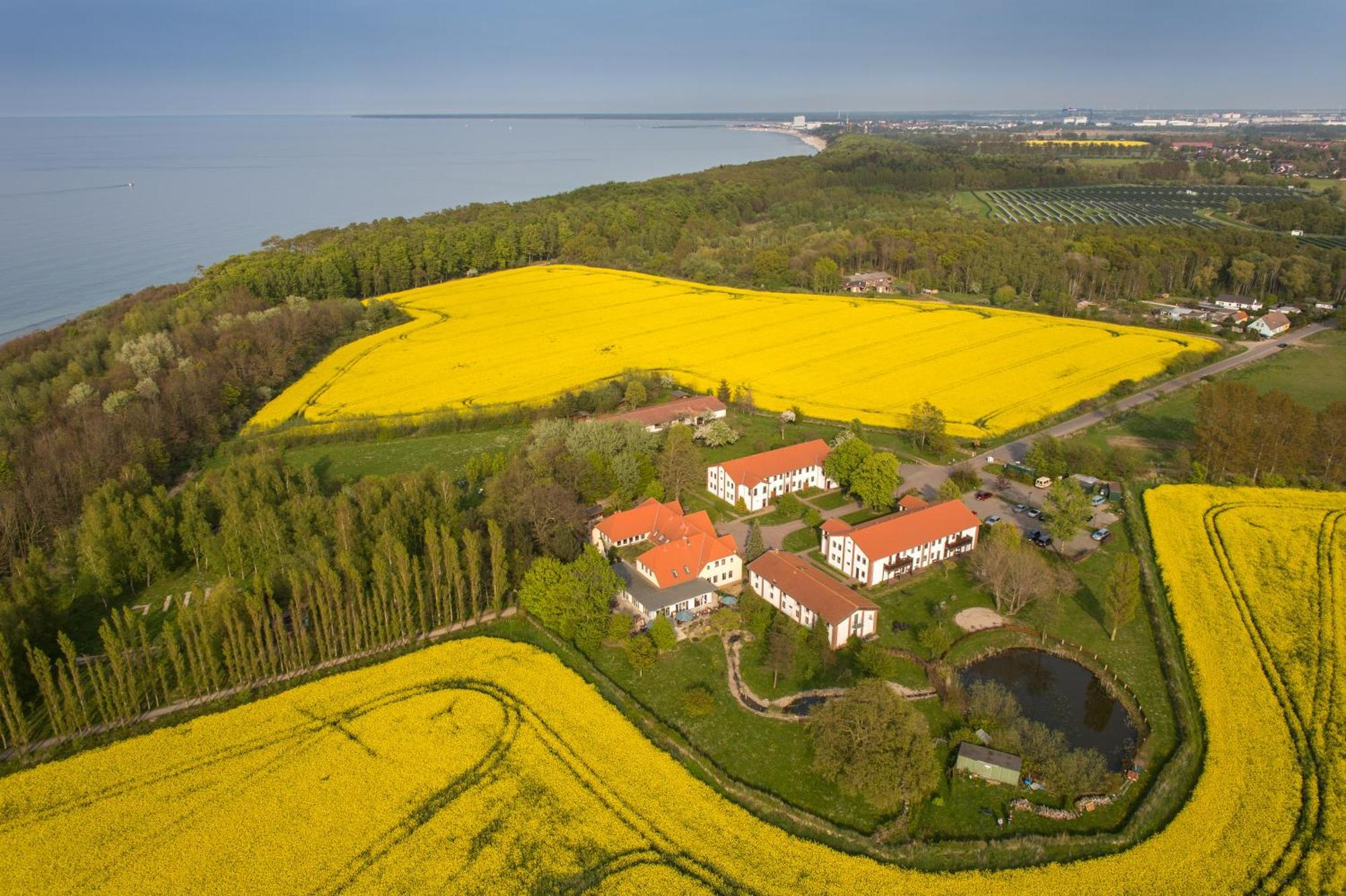Hotel Ostseeland Росток Екстериор снимка