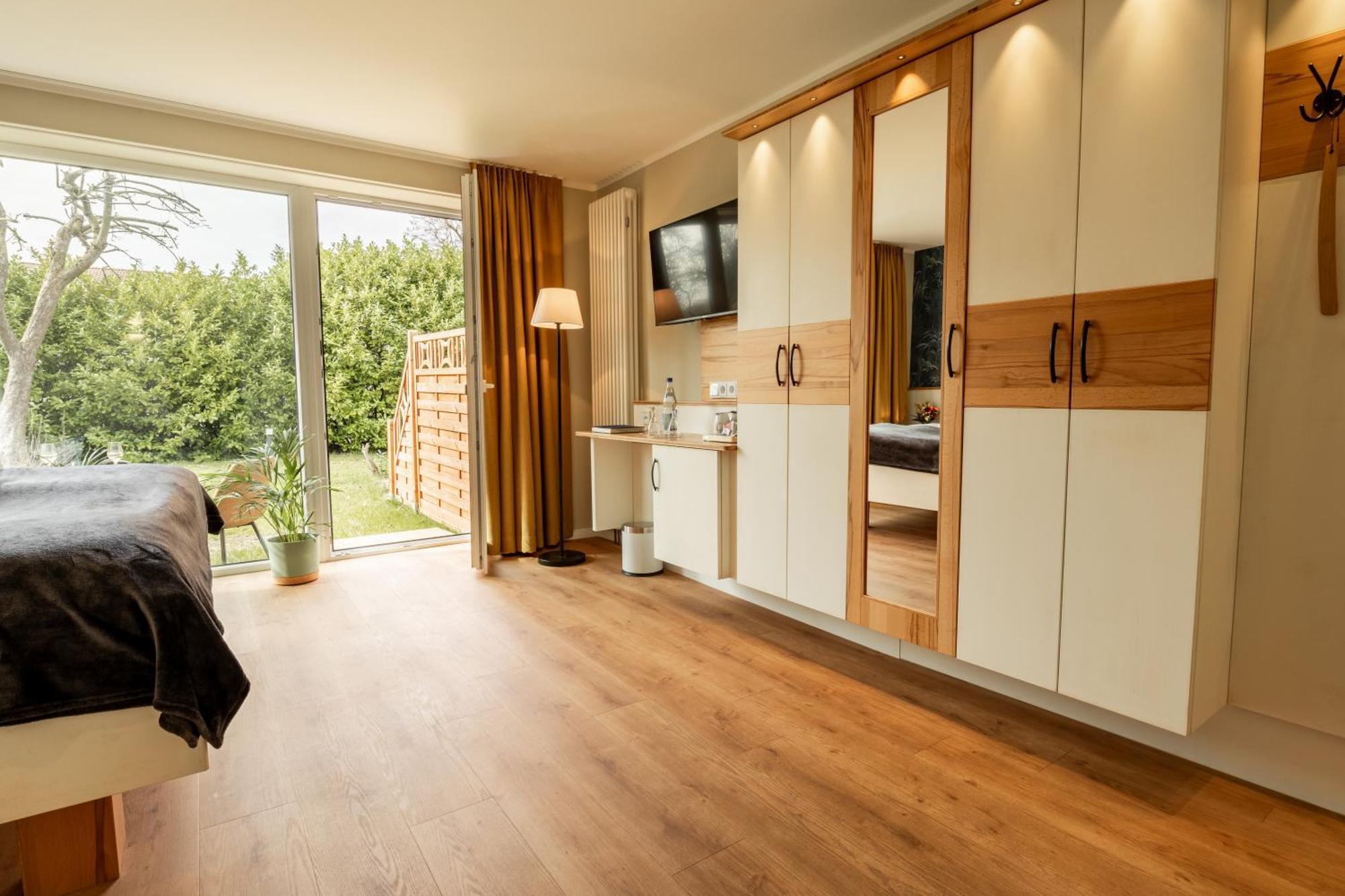Hotel Ostseeland Росток Екстериор снимка