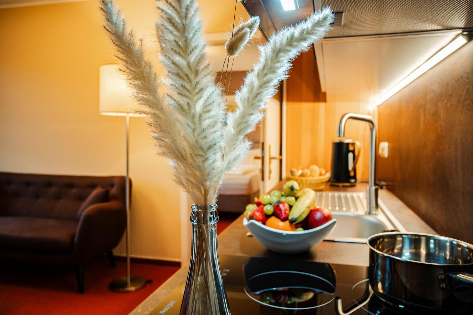 Hotel Ostseeland Росток Екстериор снимка